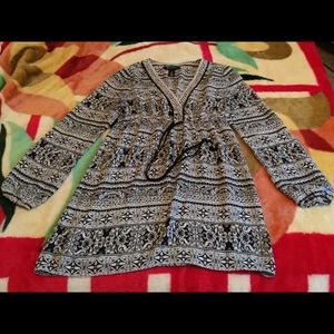 White House Black Market long sleeve turnic